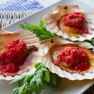 Baked Scallops With Tomato Sauce
